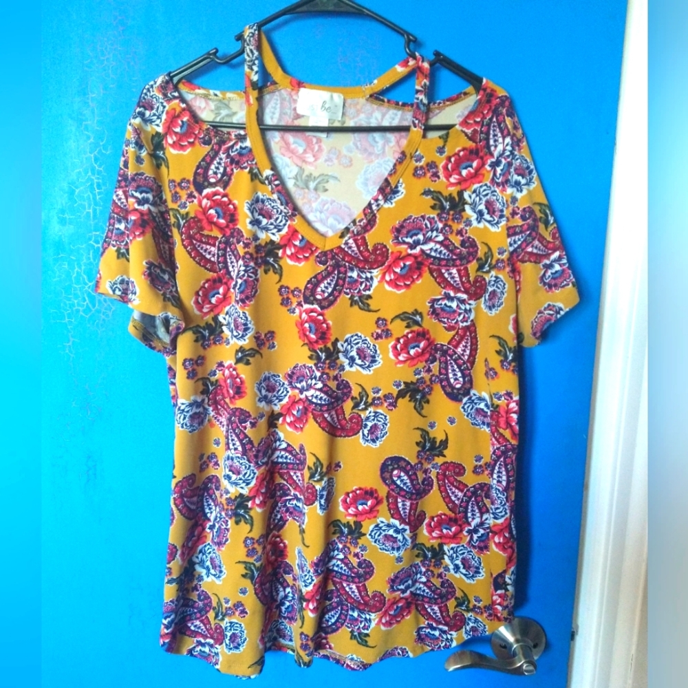 Cold shoulder size 2 shirt from Just be